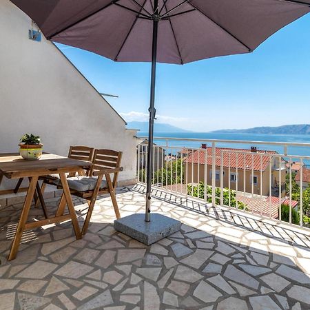 Amazing apartment in Novi Vinodolski with 1 Bedrooms&WiFi Buitenkant foto