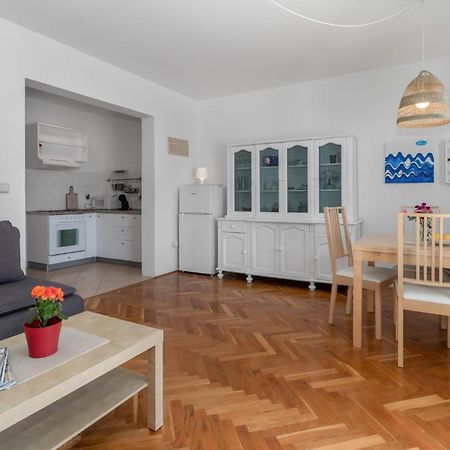 Amazing apartment in Novi Vinodolski with 1 Bedrooms&WiFi Buitenkant foto