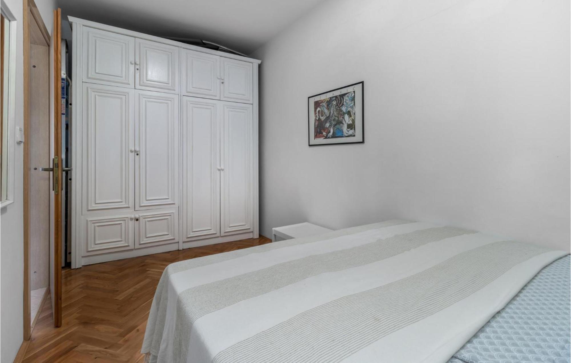 Amazing apartment in Novi Vinodolski with 1 Bedrooms&WiFi Buitenkant foto
