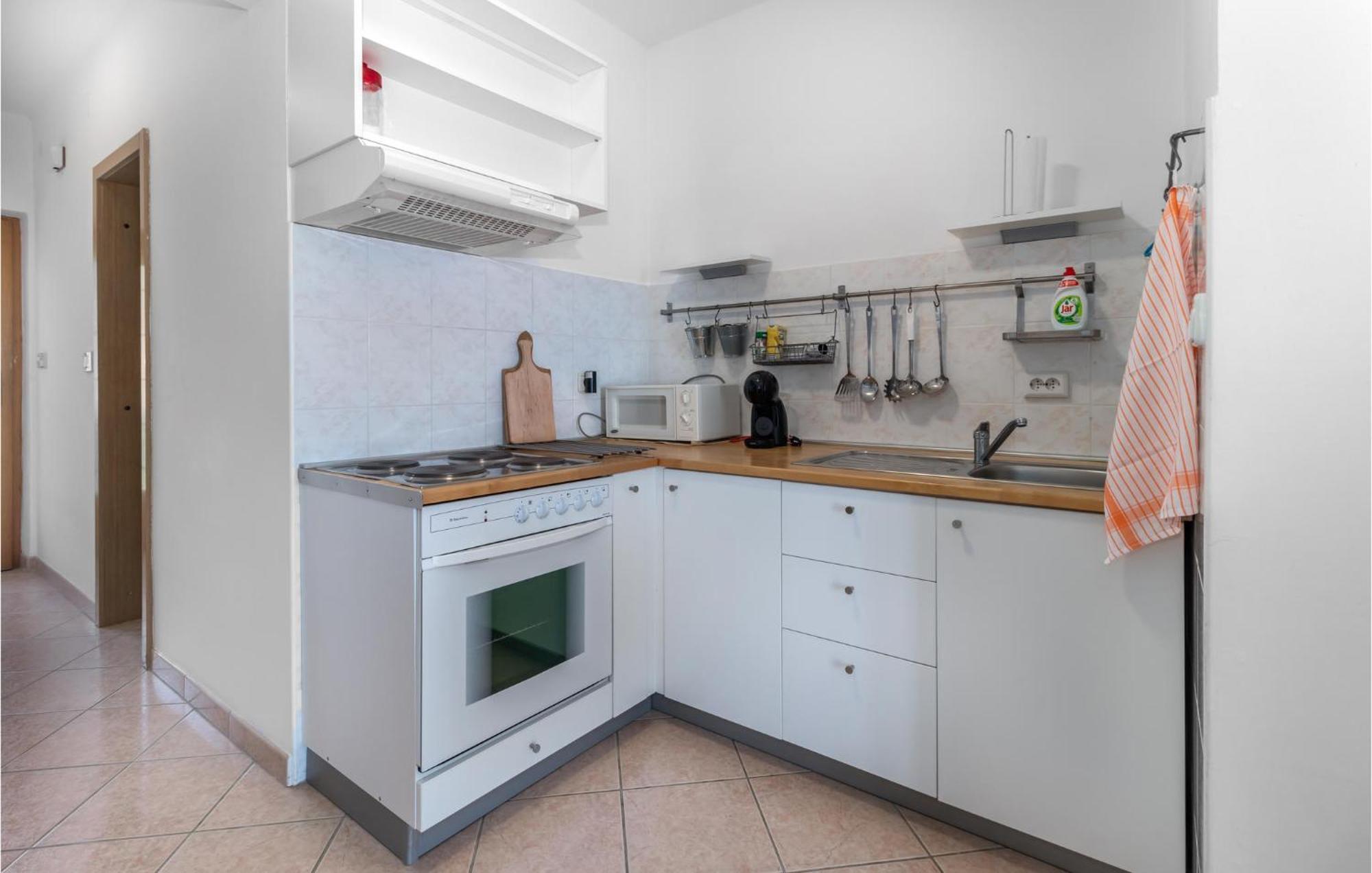 Amazing apartment in Novi Vinodolski with 1 Bedrooms&WiFi Buitenkant foto