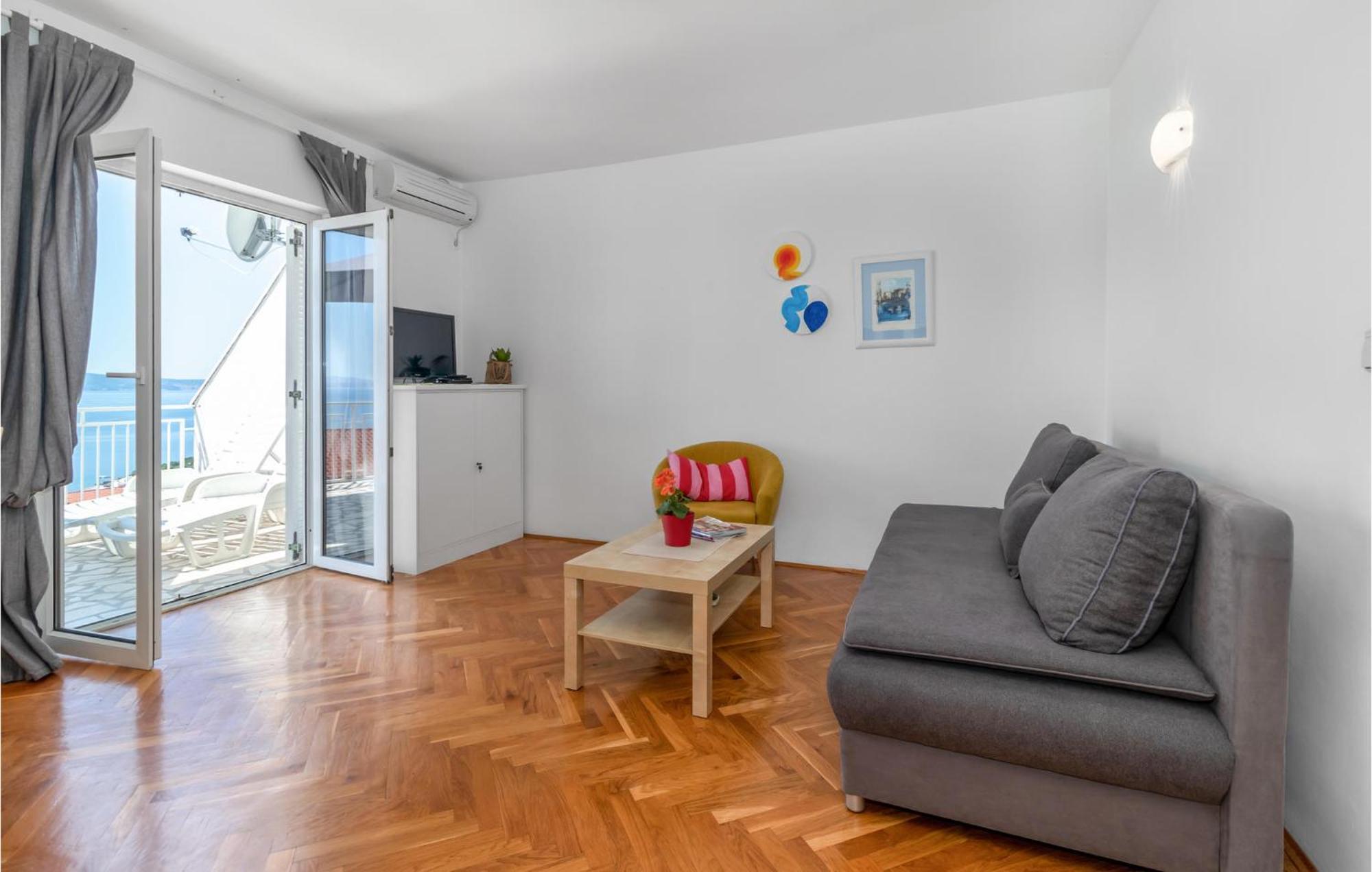 Amazing apartment in Novi Vinodolski with 1 Bedrooms&WiFi Buitenkant foto