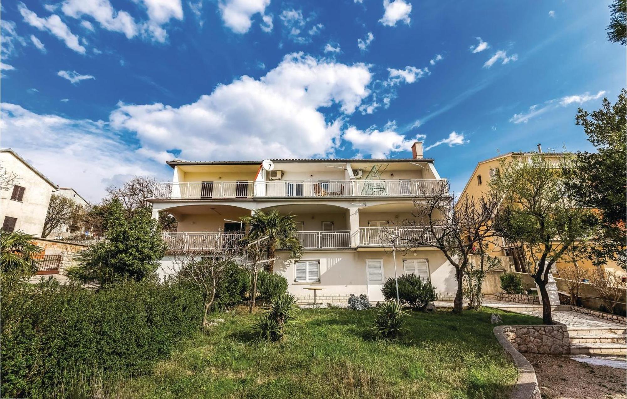 Amazing apartment in Novi Vinodolski with 1 Bedrooms&WiFi Buitenkant foto
