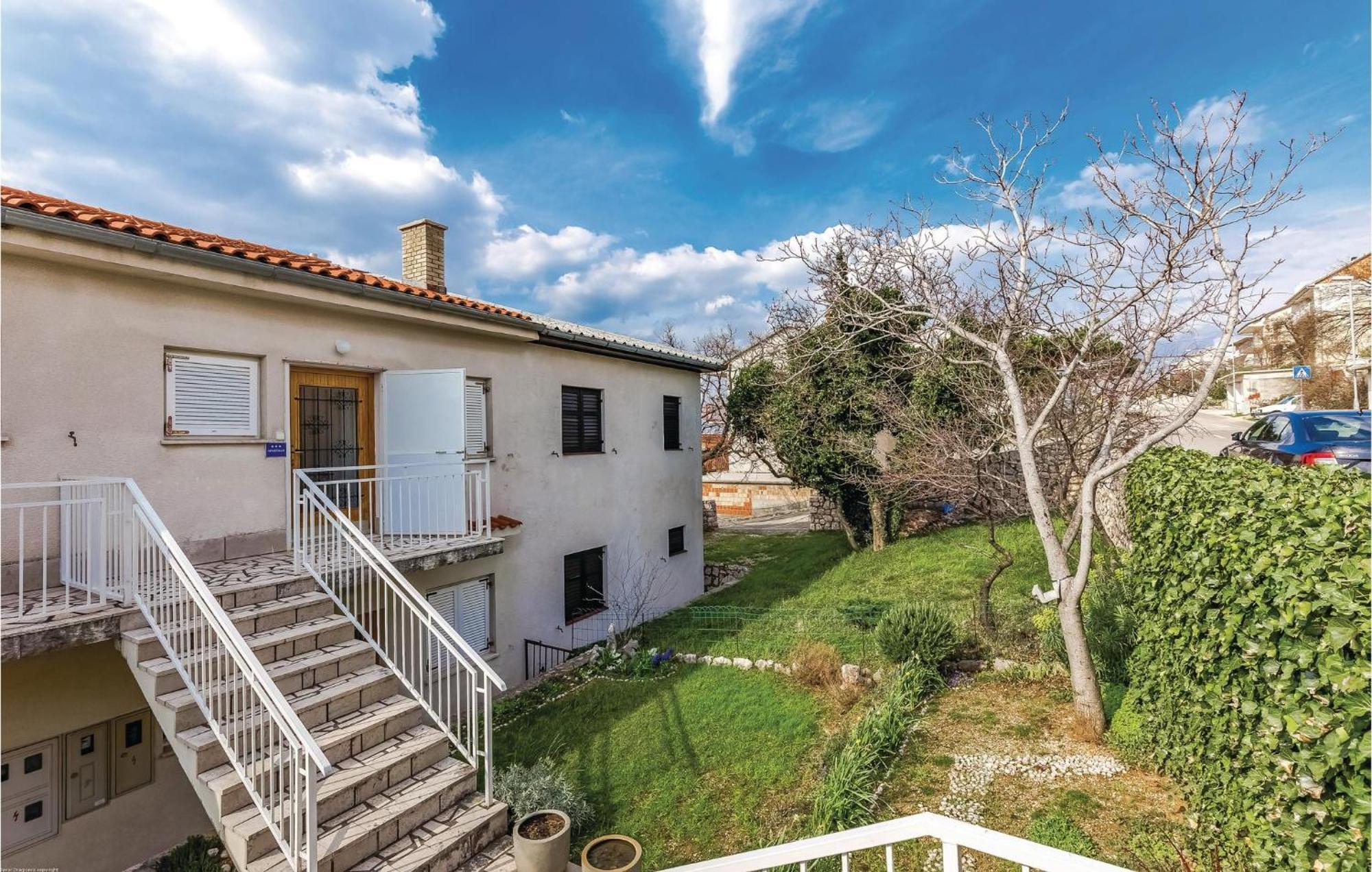 Amazing apartment in Novi Vinodolski with 1 Bedrooms&WiFi Buitenkant foto