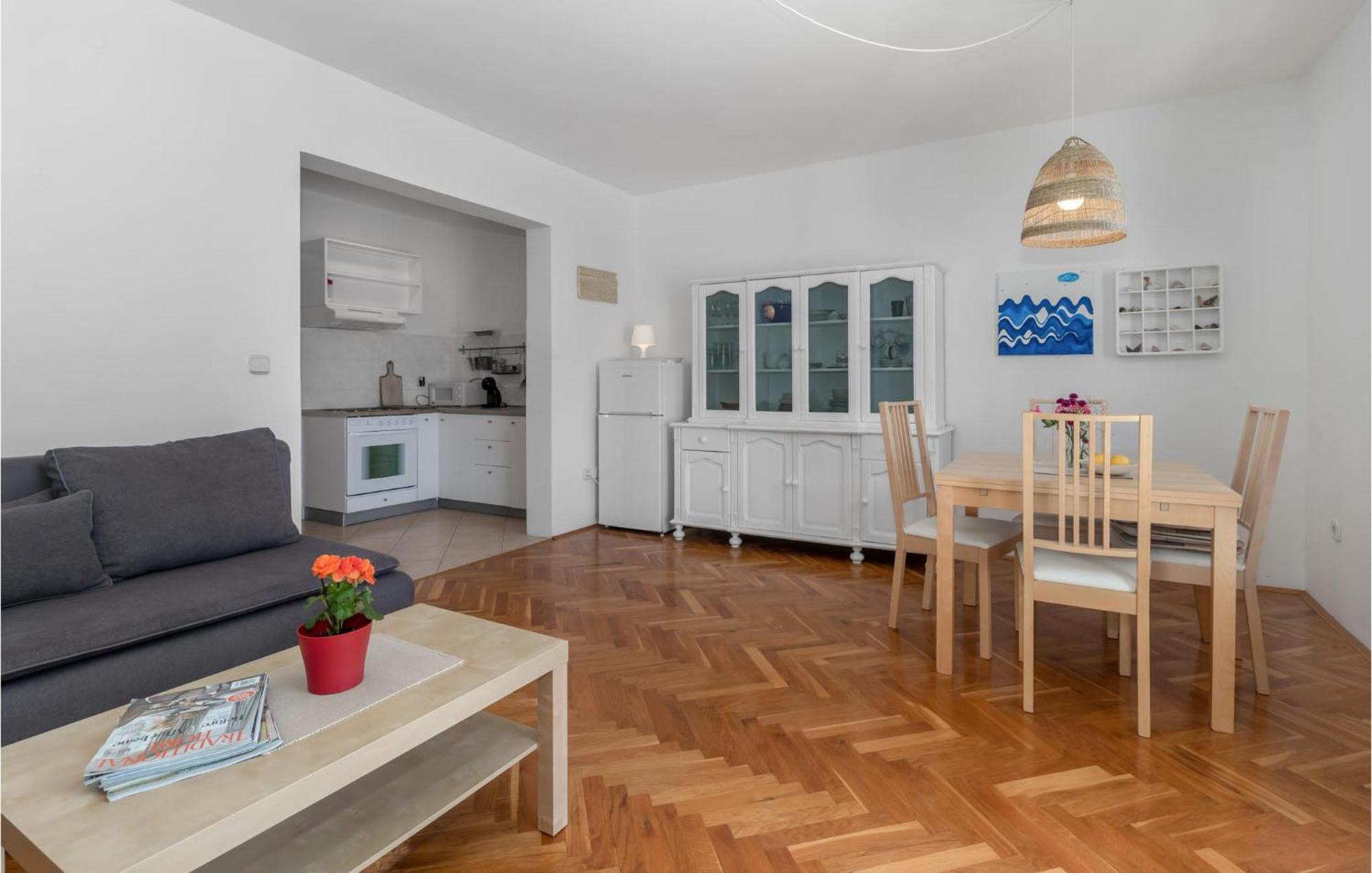 Amazing apartment in Novi Vinodolski with 1 Bedrooms&WiFi Buitenkant foto